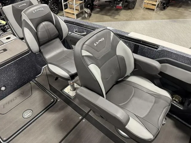 Slide: The Image of Lund 202 Pro-V GL Sport 2025 - 31