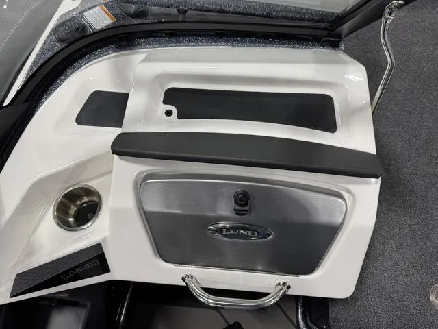 Slide: The Image of Lund 202 Pro-V GL Sport 2025 - 34