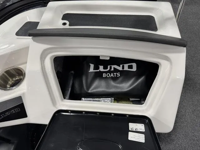 Slide: The Image of Lund 202 Pro-V GL Sport 2025 - 35