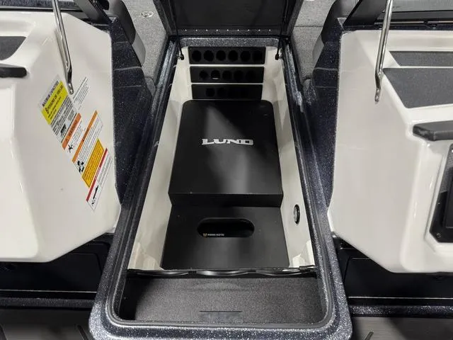 Slide: The Image of Lund 202 Pro-V GL Sport 2025 - 36