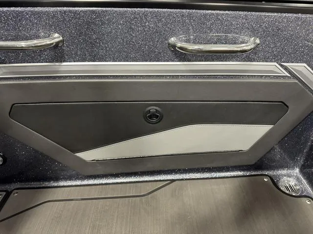 Slide: The Image of Lund 202 Pro-V GL Sport 2025 - 39