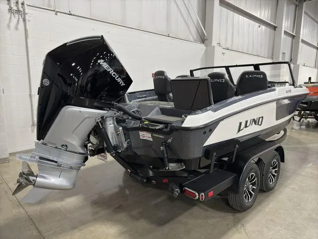 Slide: The Image of Lund 202 Pro-V GL Sport 2025 - 4