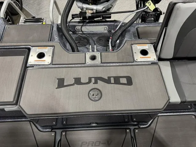 Slide: The Image of Lund 202 Pro-V GL Sport 2025 - 42