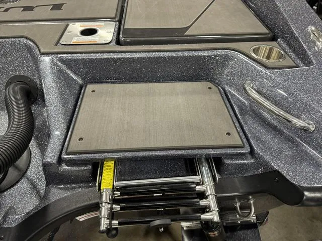 Slide: The Image of Lund 202 Pro-V GL Sport 2025 - 46