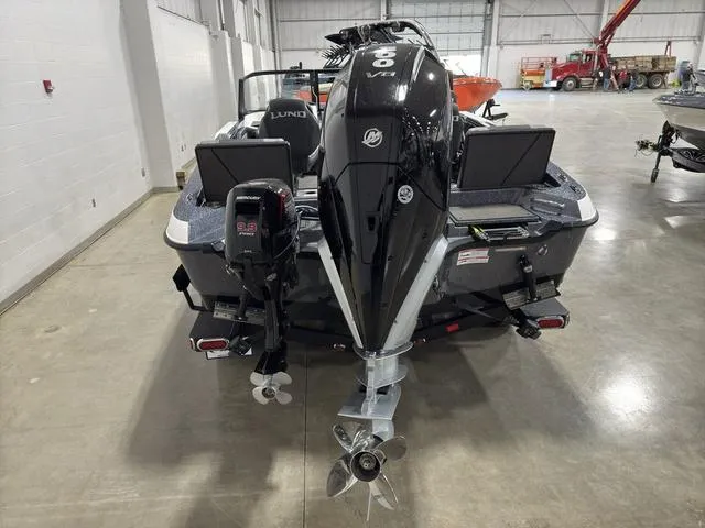 Slide: The Image of Lund 202 Pro-V GL Sport 2025 - 6