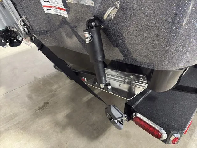 Slide: The Image of Lund 202 Pro-V GL Sport 2025 - 9