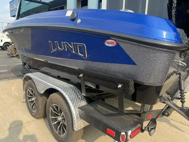 Slide: The Image of Lund 189 Tyee GL Sport 2025 - 10