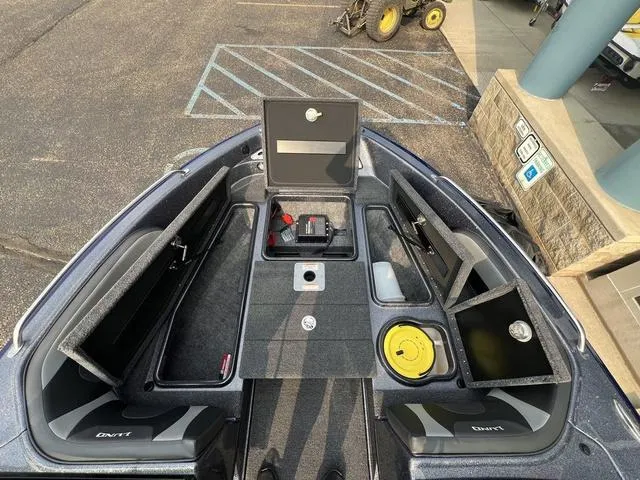 Slide: The Image of Lund 189 Tyee GL Sport 2025 - 12