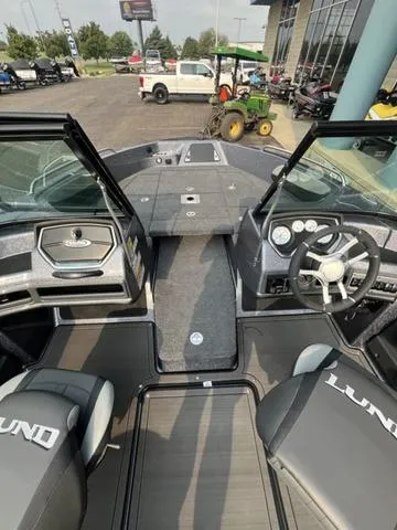 Slide: The Image of Lund 189 Tyee GL Sport 2025 - 16