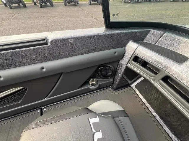 Slide: The Image of Lund 189 Tyee GL Sport 2025 - 19