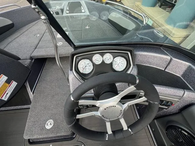 Slide: The Image of Lund 189 Tyee GL Sport 2025 - 25