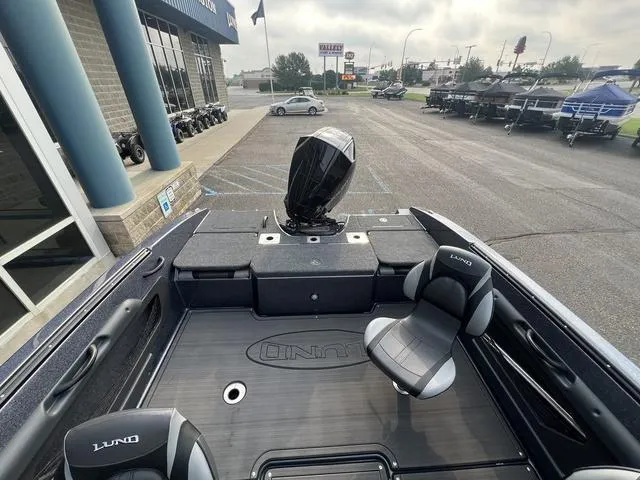 Slide: The Image of Lund 189 Tyee GL Sport 2025 - 26