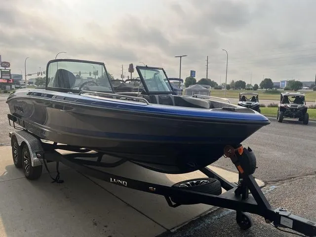 Slide: The Image of Lund 189 Tyee GL Sport 2025 - 4