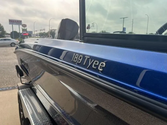 Slide: The Image of Lund 189 Tyee GL Sport 2025 - 5