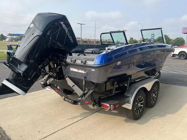 Slide: The Image of Lund 189 Tyee GL Sport 2025 - 7