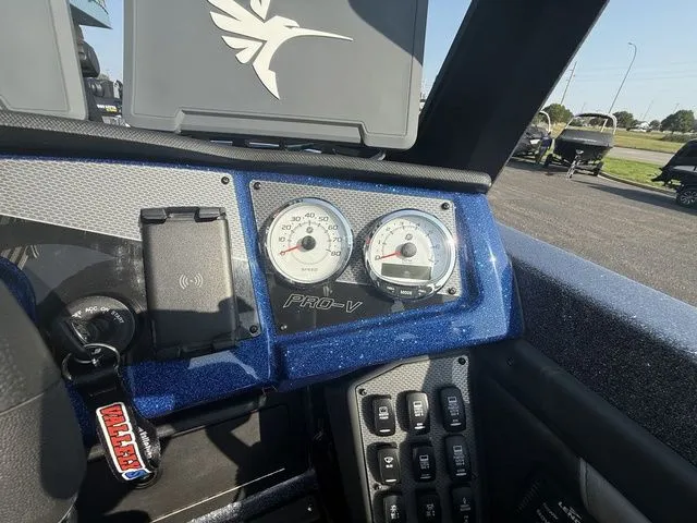 Slide: The Image of Lund 202 Pro-V GL 2025 - 25