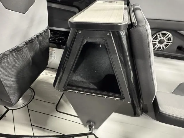 Slide: The Image of Yamaha 255XD 2025 - 17