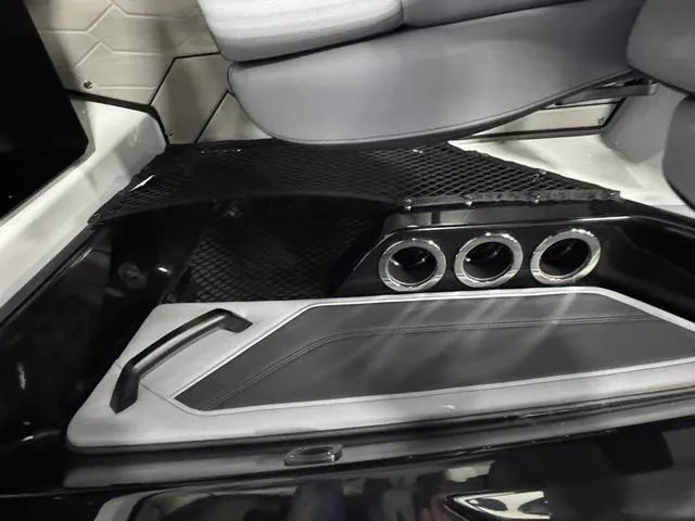 Slide: The Image of Yamaha 255XD 2025 - 24