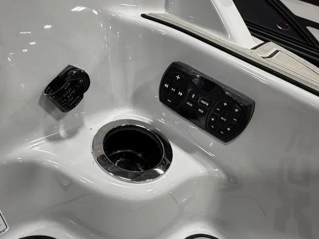 Slide: The Image of Yamaha 255XD 2025 - 25