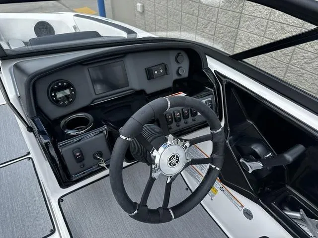 Slide: The Image of Yamaha AR195 2025 - 10