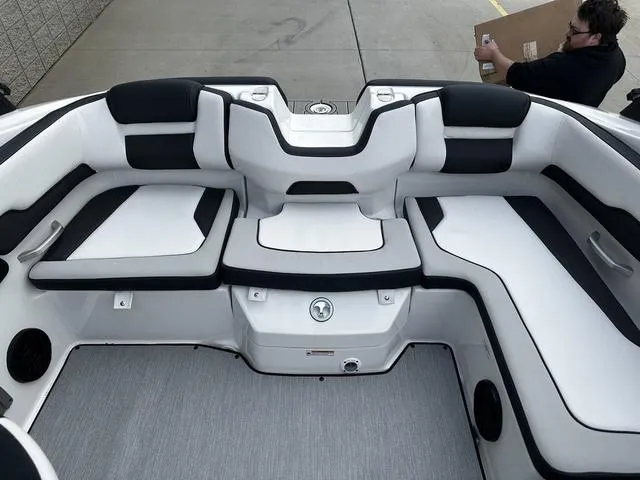 Slide: The Image of Yamaha AR195 2025 - 16