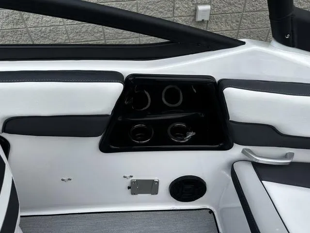 Slide: The Image of Yamaha AR195 2025 - 17