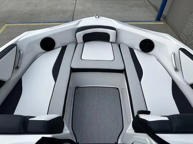 Slide: The Image of Yamaha AR195 2025 - 7