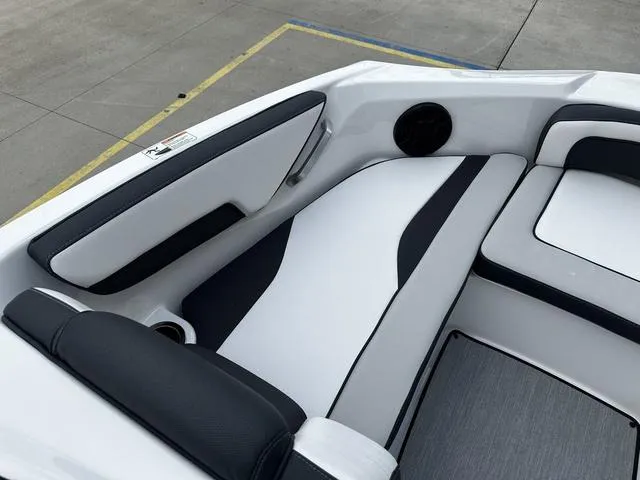 Slide: The Image of Yamaha AR195 2025 - 8