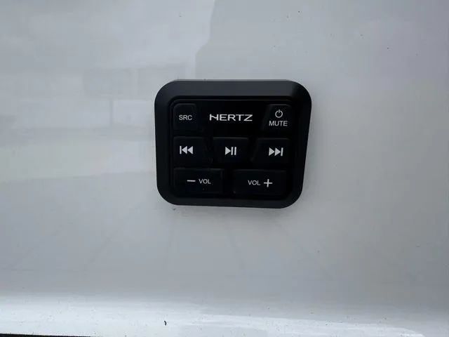 Slide: The Image of Yamaha 195S 2025 - 10