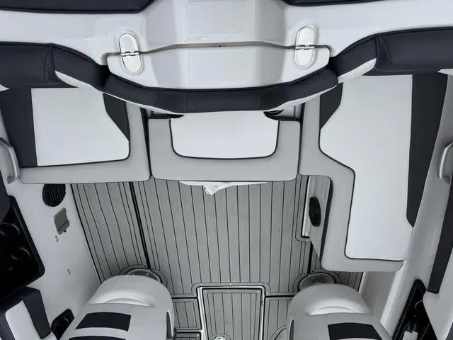 Slide: The Image of Yamaha 195S 2025 - 12