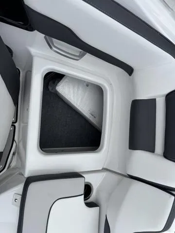 Slide: The Image of Yamaha 195S 2025 - 16