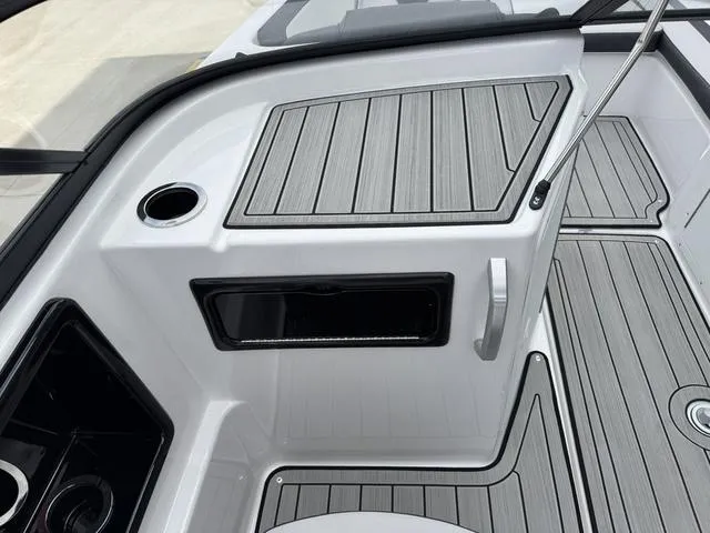 Slide: The Image of Yamaha 195S 2025 - 19