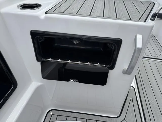 Slide: The Image of Yamaha 195S 2025 - 21