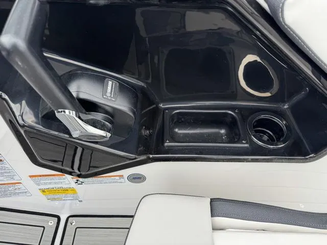 Slide: The Image of Yamaha 195S 2025 - 24