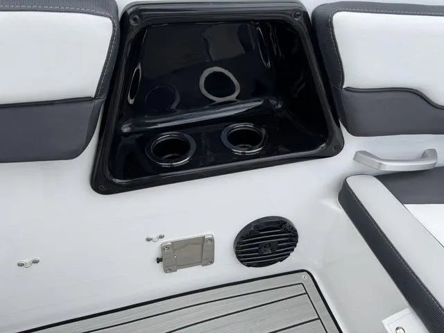 Slide: The Image of Yamaha 195S 2025 - 25