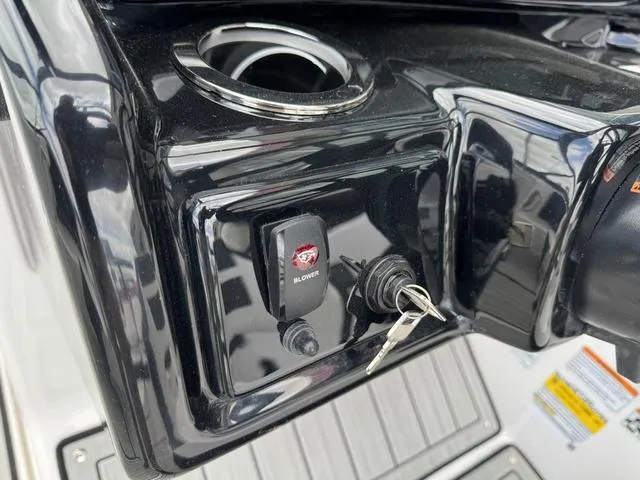 Slide: The Image of Yamaha 195S 2025 - 29