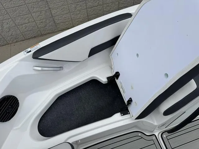 Slide: The Image of Yamaha 195S 2025 - 33