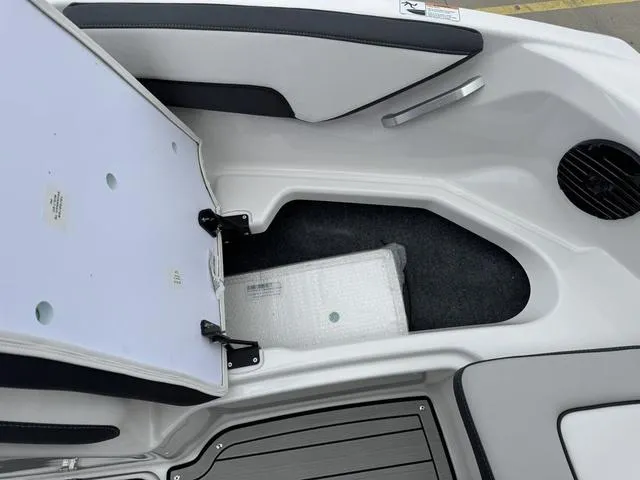 Slide: The Image of Yamaha 195S 2025 - 34