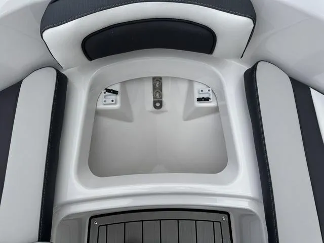 Slide: The Image of Yamaha 195S 2025 - 37