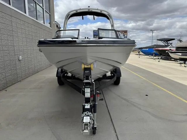 Slide: The Image of Yamaha 195S 2025 - 41