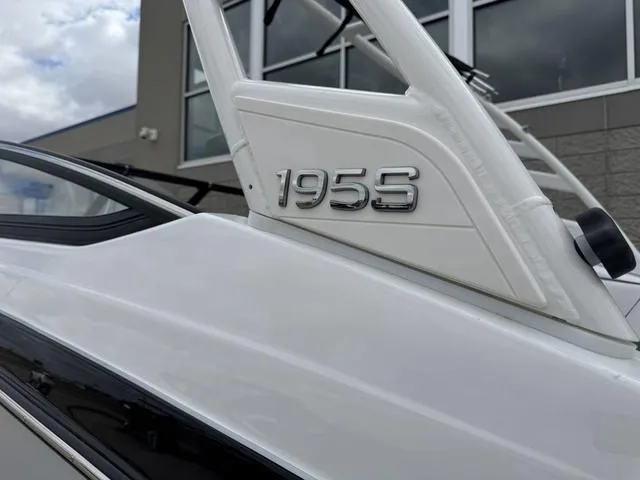 Slide: The Image of Yamaha 195S 2025 - 5