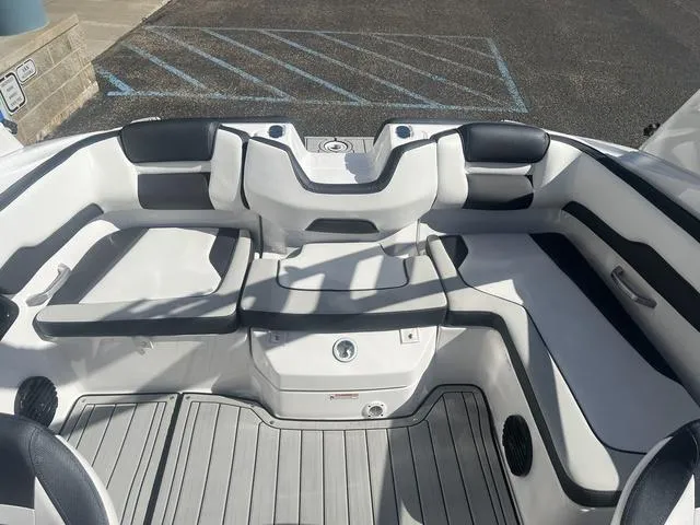 Slide: The Image of Yamaha 195S 2025 - 13