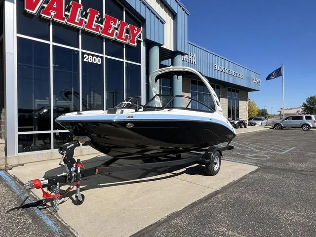 Slide: The Image of Yamaha 195S 2025 - 2