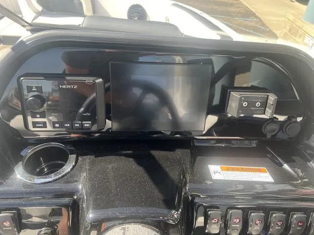 Slide: The Image of Yamaha 195S 2025 - 22