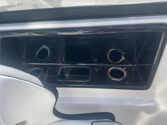 Slide: The Image of Yamaha 195S 2025 - 23