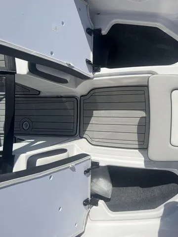 Slide: The Image of Yamaha 195S 2025 - 26