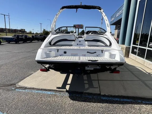 Slide: The Image of Yamaha 195S 2025 - 33