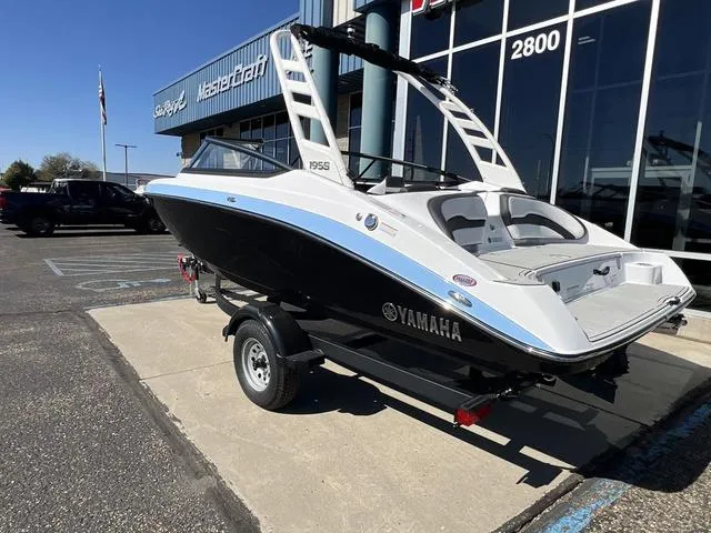 Slide: The Image of Yamaha 195S 2025 - 36