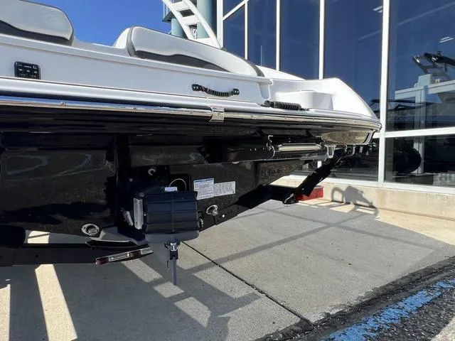 Slide: The Image of Yamaha 195S 2025 - 37