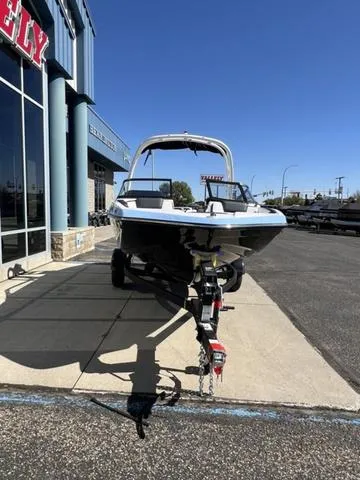 Slide: The Image of Yamaha 195S 2025 - 4